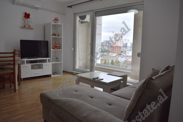 Apartament 1+1 me qira ne rrugen Siri Kodra tek Kompleksi Kontakt(Siri) ne Tirane.
Eshte e pozicion